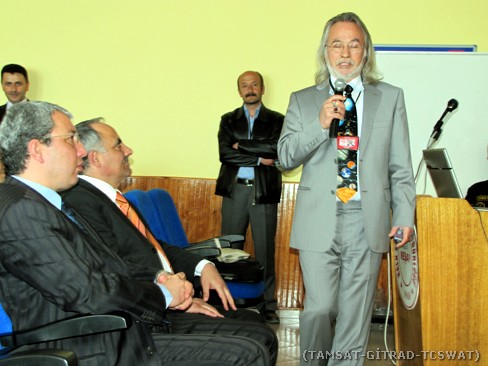 Soldan sağa: İlçe kaymakamı Sayın Dr. Polat KARA, İlçe Milli Eğitim Müdürü İsmail BABUR, Birol ÇÖMEAZ (geride ayakta) ve Sayın DERMAN